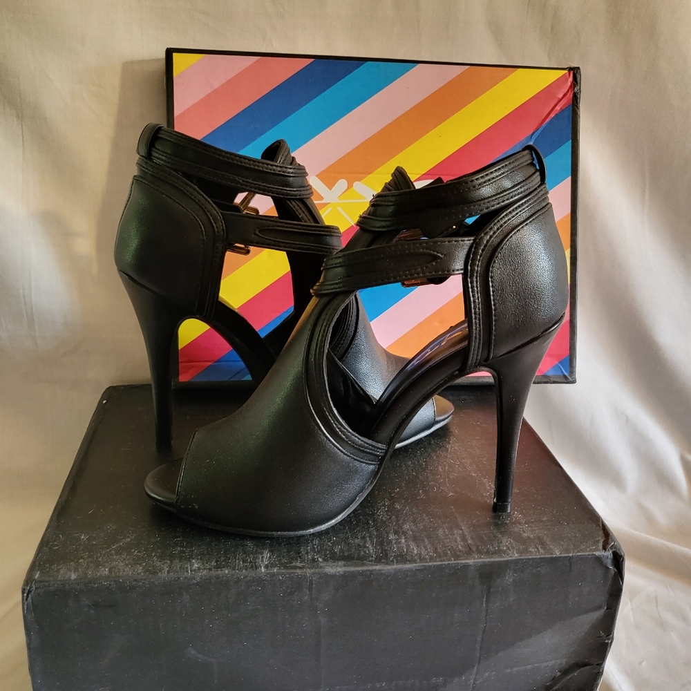 WOMANS SHOES
